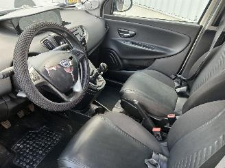 Lancia Ypsilon Ypsilon (312) Hatchback 0.9 TwinAir 85 (312.A.2000(Euro 5)) [63kW]  (0=
5-2011/...) picture 12