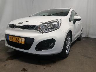 krockskadad bil auto Kia Rio Rio III (UB) Hatchback 1.1 CRDi VGT 12V (D3FA) [55kW]  (09-2011/12-201=
7) 2014/1