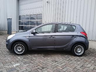 Hyundai I-20 i20 Hatchback 1.2i 16V (G4LA) [57kW]  (09-2008/12-2012) picture 4