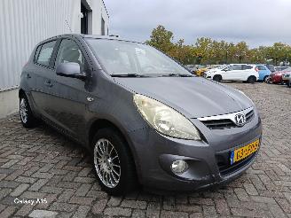 Hyundai I-20 i20 Hatchback 1.2i 16V (G4LA) [57kW]  (09-2008/12-2012) picture 6