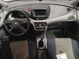 Nissan Almera Almera Tino (V10M) MPV 1.8 16V (QG18DE) [85kW]  (12-2002/02-2006) picture 11