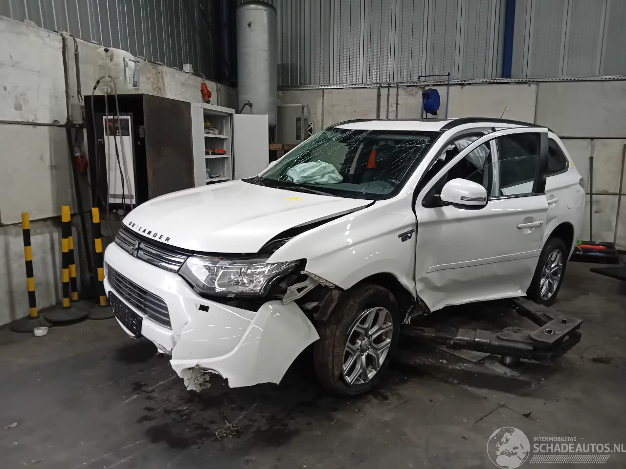 Mitsubishi Outlander Outlander (GF/GG) SUV 2.0 16V PHEV 4x4 (S61) [147kW]  (01-2014/12-2021=
)