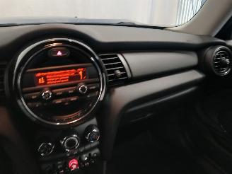 Mini Mini Mini (F56) Hatchback 3-drs 1.5 12V One D (B37C15A) [70kW]  (03-2014/..=
=2E) picture 18