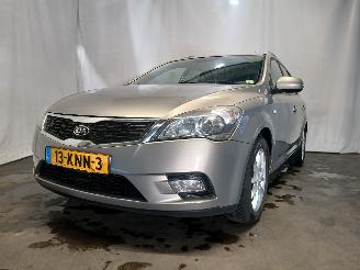 Vaurioauto  passenger cars Kia Cee d Cee'd Sporty Wagon (EDF) Combi 1.4 16V (G4FA) [66kW]  (07-2009/12-2012=
) 2010/2