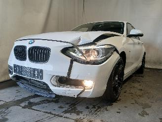 krockskadad bil auto BMW 1-serie 1 serie (F20) Hatchback 5-drs 116i 1.6 16V (N13-B16A) [100kW]  (07-201=
1/02-2015) 2012/4