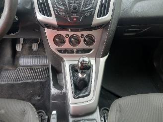 Ford Focus Focus 3 Wagon Combi 1.0 Ti-VCT EcoBoost 12V 125 (M1DA(Euro 5)) [92kW] =
 (02-2012/05-2018) picture 16