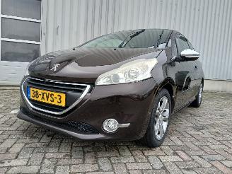 Auto incidentate Peugeot 208 208 I (CA/CC/CK/CL) Hatchback 1.6 HDi 115 16V (DV6C(9HD)) [84kW]  (03-=
2012/12-2019) 2012/9