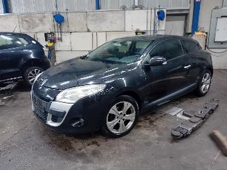 Coche siniestrado Renault Mégane Megane III Coupe (DZ) Hatchback 3-drs 1.4 16V TCe 130 (H4J-700(H4J-A7)=
) [96kW]  (04-2009/02-2016) 2013