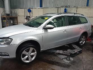 Autoverwertung Volkswagen Passat Passat Variant (365) Combi 1.6 TDI 16V Bluemotion (CAYC(Euro 5)) [77kW=
]  (08-2010/12-2014) 2011/4
