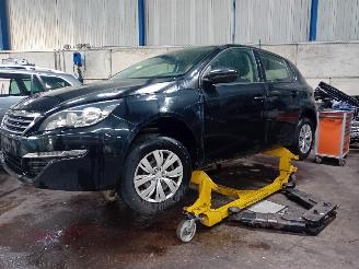 Coche siniestrado Peugeot 308 308 (L3/L8/LB/LH/LP) Hatchback 5-drs 1.6 HDi (DV6DTED(9HP)) [68kW]  (0=
9-2013/06-2021) 2011