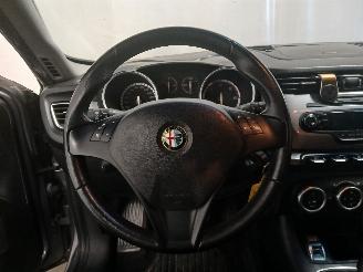 Alfa Romeo Giulietta Giulietta (940) Hatchback 1.6 JTDm 16V (940.A.3000) [77kW]  (04-2010/0=
2-2016) picture 15