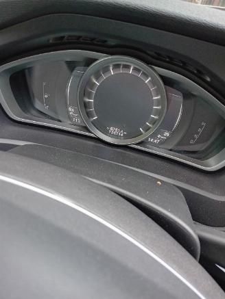 Volvo V-40 V40 Cross Country (MZ) Hatchback 5-drs 1.5 T3 16V Geartronic (B4154T4(=
Euro 6b)) [112kW]  (04-2015/08-2019) picture 2