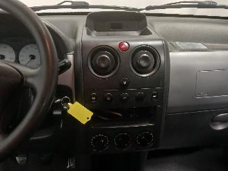 Peugeot Partner Partner Combispace MPV 1.6 16V (TU5JP4(NFU)) [80kW]  (07-2001/03-2008)= picture 17