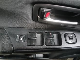 Mazda 3 3 Sport (BK) Hatchback 2.0i 16V (LF72) [110kW]  (10-2003/12-2009) picture 13