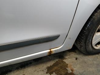 Honda Fr-v FR-V (BE) MPV 1.7 16V (D17A2) [92kW]  (02-2005/12-2006) picture 27