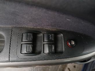 Honda Stream Stream I (RN) MPV 2.0 16V VTEC (K20A5) [115kW]  (05-2001/09-2006) picture 15