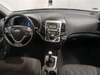 Hyundai I-30 i30 (FD) Hatchback 1.4 CVVT 16V (G4FA) [80kW]  (10-2007/11-2011) picture 11