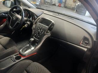 Opel Astra Astra J Sports Tourer (PD8/PE8/PF8) Combi 1.4 Turbo 16V (A14NET(Euro 5=
)) [103kW]  (10-2010/10-2015) picture 6