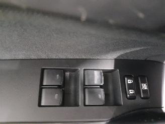 Toyota Auris Auris (E18) Hatchback 5-drs 1.8 16V Hybrid (2ZRFXE) [100kW]  (10-2012/=
03-2019) picture 13