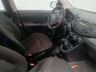 Hyundai I-10 i10 (F5) Hatchback 1.1i 12V (G4HG5) [51kW]  (04-2011/12-2013) picture 9