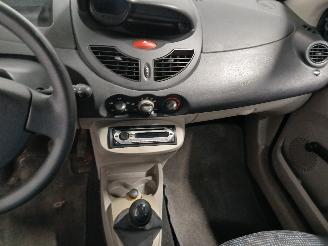 Renault Twingo Twingo II (CN) Hatchback 3-drs 1.2 (D7F-800(Euro 4)) [43kW]  (03-2007/=
09-2014) picture 12