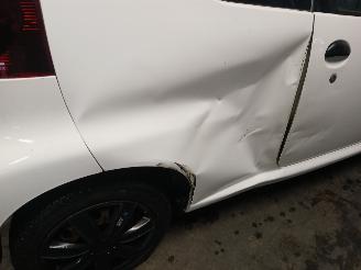 Peugeot 107 107 Hatchback 1.0 12V (384F(1KR)) [50kW]  (06-2005/05-2014) picture 20