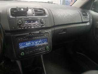 Skoda Fabia Fabia II (5J) Hatchback 5-drs 1.2 TSI (CBZA) [63kW]  (03-2010/12-2014)= picture 16