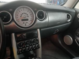 Mini Mini Mini One/Cooper (R50) Hatchback 1.6 16V Cooper (W10-B16A) [85kW]  (06-=
2001/09-2006) picture 10