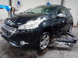 Vrakbiler auto Peugeot 208 208 I (CA/CC/CK/CL) Hatchback 1.2 Vti 12V PureTech 82 (EB2F(HMZ)) [60k=
W]  (03-2012/12-2019) 2013/7