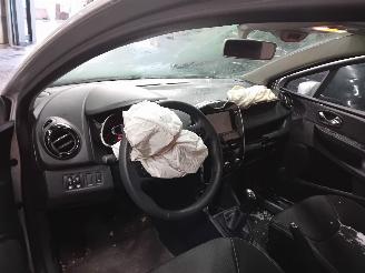 Renault Clio Clio IV (5R) Hatchback 5-drs 0.9 Energy TCE 90 12V (H4B-400(H4B-A4)) [=
66kW]  (11-2012/08-2021) picture 5