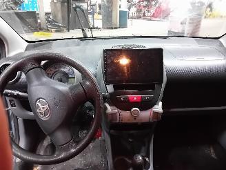 Toyota Aygo Aygo (B10) Hatchback 1.0 12V VVT-i (1KR-FE) [50kW]  (07-2005/05-2014) picture 5