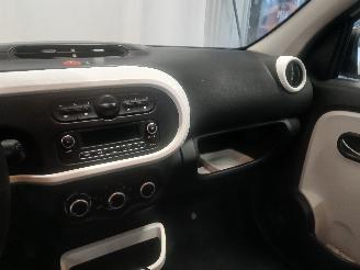 Renault Twingo Twingo III (AH) Hatchback 5-drs 1.0 SCe 70 12V (H4D-400(H4D-A4)) [52kW=
]  (09-2014/...) picture 16