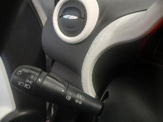 Renault Twingo Twingo III (AH) Hatchback 5-drs 1.0 SCe 70 12V (H4D-400(H4D-A4)) [52kW=
]  (09-2014/...) picture 14