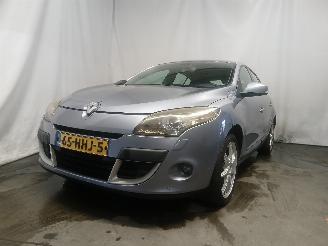 damaged passenger cars Renault Mégane Megane III Berline (BZ) Hatchback 5-drs 1.6 16V (K4M-858(K4M-R8)) [81k=
W]  (10-2008/03-2017) 2008/11