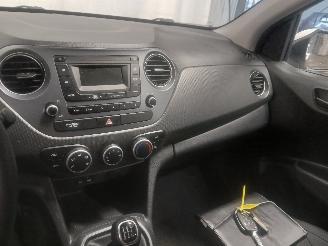 Hyundai I-10 i10 (B5) Hatchback 1.0 12V (G3LA) [49kW]  (08-2013/06-2020) picture 16