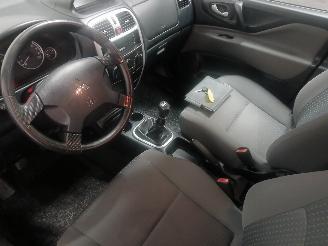 Mitsubishi Space-star Space Star (DG) MPV 1.6 16V (4G18) [72kW]  (01-2001/12-2004) picture 12