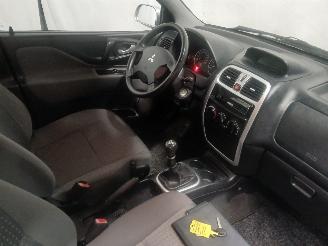 Mitsubishi Space-star Space Star (DG) MPV 1.6 16V (4G18) [72kW]  (01-2001/12-2004) picture 9