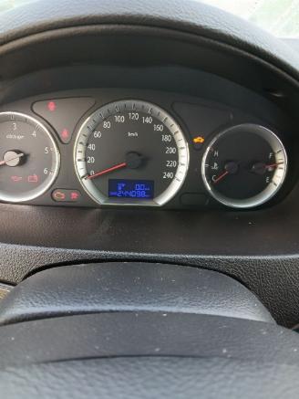 Hyundai Sonata Sonata Sedan 2.0 CRDI VGT 16V (D4EA) [110kW]  (03-2009/12-2010) picture 2