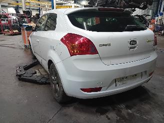 Kia Cee d Pro cee'd (EDB3) Hatchback 3-drs 1.4 CVVT 16V (G4FA) [66kW]  (06-2010/=
09-2012) picture 4