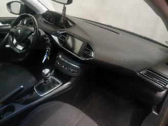 Peugeot 308 308 SW (L4/L9/LC/LJ/LR) Combi 5-drs 1.2 12V e-THP PureTech 130 (EB2DTS=
(HNY)) [96kW]  (03-2014/06-2021) picture 8