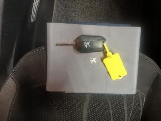 Peugeot 208 208 I (CA/CC/CK/CL) Hatchback 1.2 Vti 12V PureTech 82 (EB2F(HMZ)) [60k=
W]  (03-2012/12-2019) picture 21