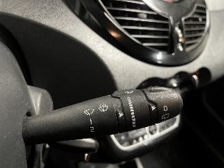 Renault Twingo Twingo II (CN) Hatchback 3-drs 1.2 16V (D4F-764(D4F-E7)) [55kW]  (03-2=
007/09-2014) picture 14