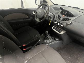 Renault Twingo Twingo II (CN) Hatchback 3-drs 1.2 16V (D4F-770) [55kW]  (03-2007/09-2=
014) picture 9