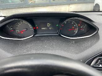 Peugeot 308 308 (L3/L8/LB/LH/LP) Hatchback 5-drs 1.2 12V VTi PureTech 82 (EB2F(HMZ=
)) [60kW]  (09-2013/06-2021) picture 2