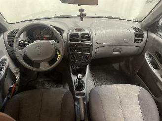 Hyundai Accent Accent Hatchback 1.3 12V (G4EA) [62kW]  (08-2002/11-2005) picture 11