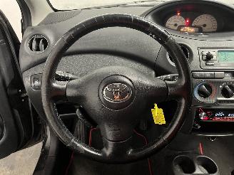 Toyota Yaris Yaris (P1) Hatchback 1.5 TS 16V VVT-i (1NZFE) [77kW]  (01-2003/11-2005=
) picture 18