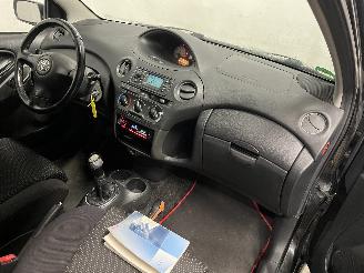 Toyota Yaris Yaris (P1) Hatchback 1.5 TS 16V VVT-i (1NZFE) [77kW]  (01-2003/11-2005=
) picture 7