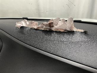 Nissan Pulsar Pulsar (C13) Hatchback 1.2 DIG-T 16V (HRA2DDT) [85kW]  (10-2014/...) picture 6