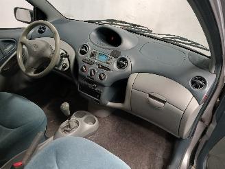 Toyota Yaris Yaris (P1) Hatchback 1.3 16V VVT-i (2NZFE) [63kW]  (08-1999/11-2005) picture 8