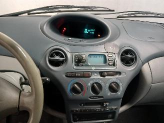 Toyota Yaris Yaris (P1) Hatchback 1.3 16V VVT-i (2NZFE) [63kW]  (08-1999/11-2005) picture 17